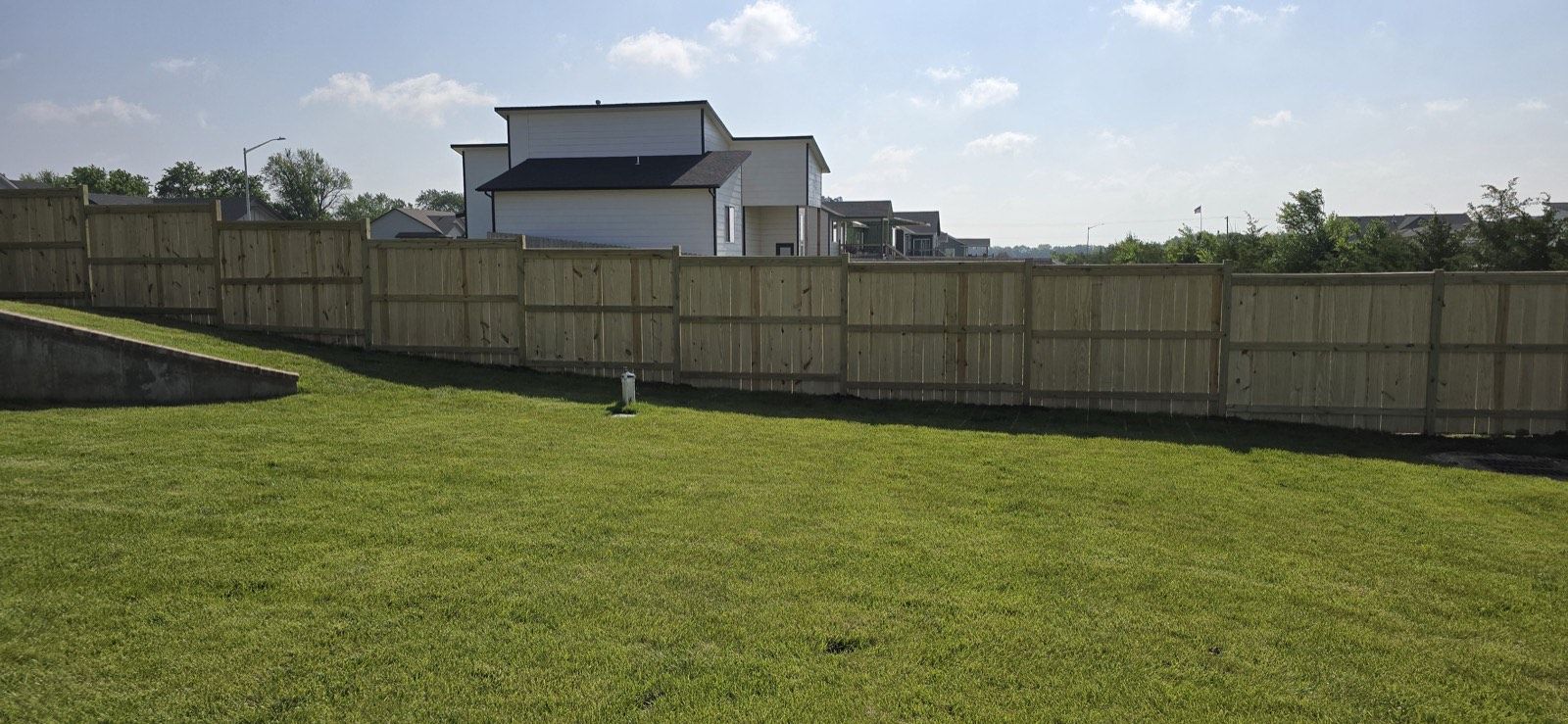 Completed Elite Fencing and Decks project 15